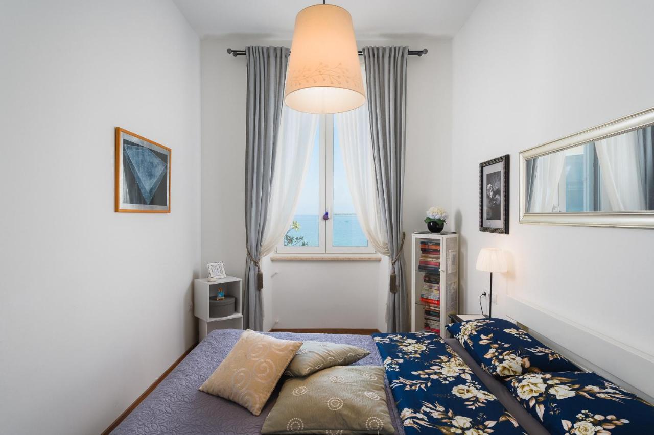 Apartment Nina Porec Exterior photo